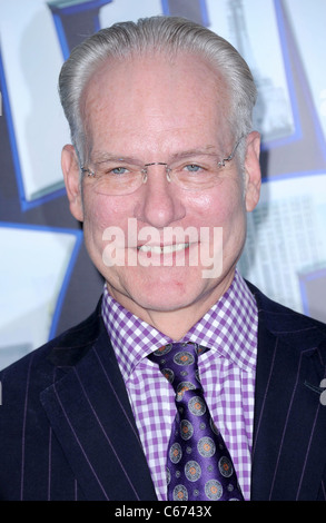 Tim Gunn im Ankunftsbereich für die SCHLÜMPFE-Premiere, The Ziegfeld Theatre, New York, NY 24. Juli 2011. Foto von: Kristin Callahan/Everett Collection Stockfoto