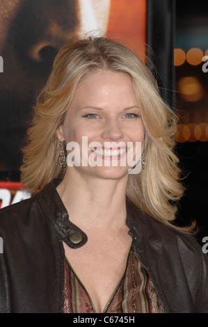 Joelle Carter im Ankunftsbereich für UNAUFHALTSAMEN Premiere, Regency Village Theater, Westwood, CA 26. Oktober 2010. Foto von: Elizabeth Stockfoto