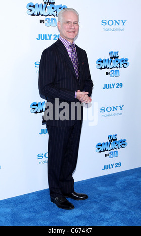 Tim Gunn im Ankunftsbereich für die SCHLÜMPFE-Premiere, The Ziegfeld Theatre, New York, NY 24. Juli 2011. Foto von: Andres Otero/Everett Collection Stockfoto