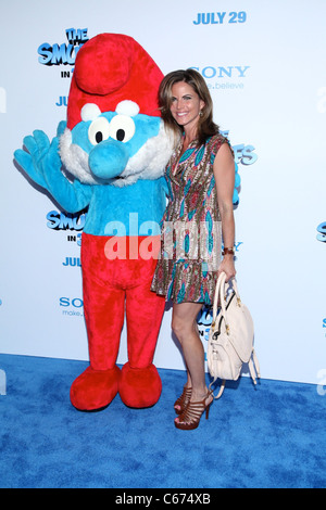 Natalie Morales im Ankunftsbereich für die SCHLÜMPFE-Premiere, The Ziegfeld Theatre, New York, NY 24. Juli 2011. Foto von: Andres Otero/Everett Collection Stockfoto