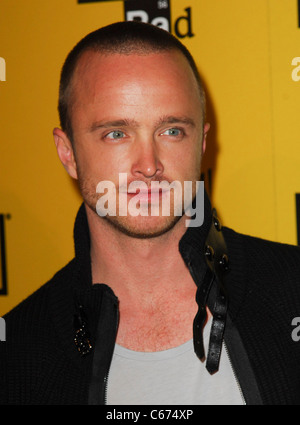 Aaron Paul im Ankunftsbereich für BREAKING BAD Staffel vier Premiere, The Chinese 6 Theater, Los Angeles, CA 28. Juni 2011. Foto von: Elizabeth Goodenough/Everett Collection Stockfoto