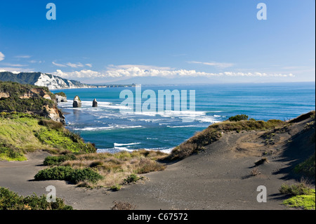 Die schönen weißen Klippen und drei Schwestern Stacks Tasman Sea North Taranaki Bight Tongaporutu Nordinsel Neuseeland NZ Stockfoto