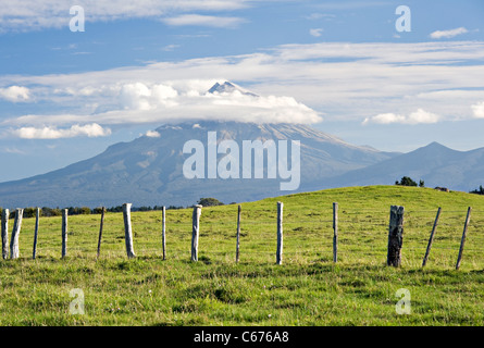 Die vulkanische Mount Taranaki oder Egmont in der Nähe von New Plymouth auf North Island Neuseeland NZ Stockfoto