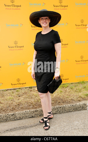 Amy Sacco in Anwesenheit für 3. jährliche Veuve Clicquot Polo Classic, Governors Island, New York, NY 27. Juni 2010. Foto von: Desiree Navarro/Everett Collection Stockfoto