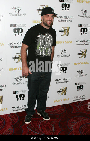 TJ Lavin im Ankunftsbereich für offizielle schwere MMA After-Kampf-Party, Studio 54 im MGM Grand, Las Vegas, NV 28. Mai 2011. Foto von: James Atoa/Everett Collection Stockfoto