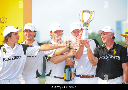 Seine königliche Hoheit Prinz Harry bei einem öffentlichen Auftritt für 2010 Veuve Clicquot Polo Classic, Governors Island, New York, NY 27. Juni 2010. Foto von: Gregorio T. Binuya/Everett Collection Stockfoto