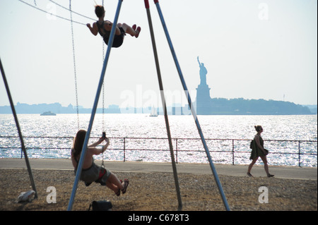 Atmosphäre bei einem öffentlichen Auftritt für 2010 Veuve Clicquot Polo Classic, Governors Island, New York, NY 27. Juni 2010. Foto von: Stockfoto