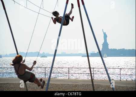 Atmosphäre bei einem öffentlichen Auftritt für 2010 Veuve Clicquot Polo Classic, Governors Island, New York, NY 27. Juni 2010. Foto von: Stockfoto