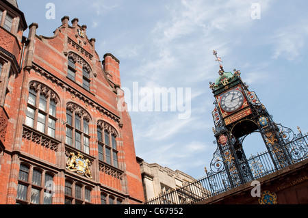 Die bekannte Eastgate Clock in die Stadt Chester, Cheshire, England. Stockfoto