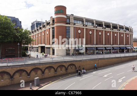 Kingston on Thames, Surrey (London UK) - Bentalls Shopping Centre und Kaufhäuser. Von außen. Stockfoto