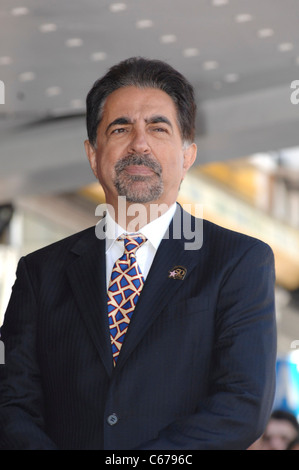 Joe Mantegna bei der Induktion Zeremonie für Stern auf dem Hollywood gehen von Fame Zeremonie für Joe Mantegna, Hollywood Boulevard, Los Angeles, CA 29. April 2011. Foto von: Elizabeth Goodenough/Everett Collection Stockfoto