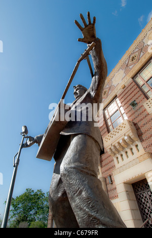 Elvis Presley-Statue von Eric Kaposta, kommunale Memorial Auditorium und Bühne der Stars Museum, Shreveport, Louisiana, USA Stockfoto