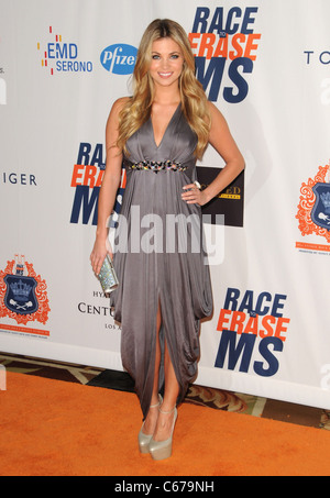 Amber Lancaster im Ankunftsbereich für das 18. jährliche Rennen zu löschen-MS-Gala, Hyatt Regency Century Plaza Hotel, Los Angeles, CA April Stockfoto