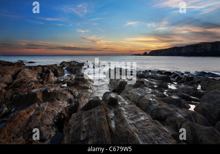 Felsige Ufer in der Nähe von Thurlestone in South Devon Stockfoto