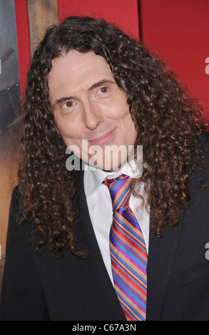 Weird Al Yankovic im Ankunftsbereich für BAD TEACHER Premiere, The Ziegfeld Theatre, New York, NY 20. Juni 2011. Foto von: Kristin Callahan/Everett Collection Stockfoto