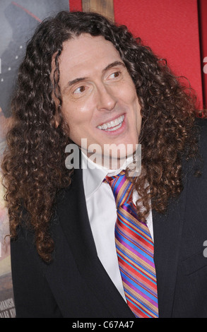 Weird Al Yankovic im Ankunftsbereich für BAD TEACHER Premiere, The Ziegfeld Theatre, New York, NY 20. Juni 2011. Foto von: Kristin Callahan/Everett Collection Stockfoto