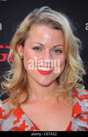 Rebecca Faulkenberry im Ankunftsbereich für Schäden Staffel 4 Premiere, The Paris Theatre, New York, NY 29. Juni 2011. Foto von: Gregorio T. Binuya/Everett Collection Stockfoto