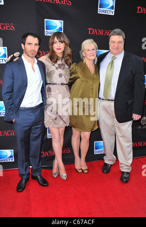 Chris Messina, Rose Byrne, Glenn Close, John Goodman im Ankunftsbereich für Schäden Staffel 4 Premiere, The Paris Theatre, New York, NY Stockfoto