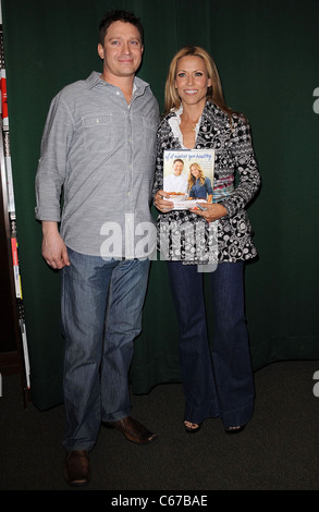 Chuck White, Sheryl Crow im Ankunftsbereich für Sheryl Crow bei Signierstunde für wenn es macht SIE gesund, Barnes & Noble Warren Street, Stockfoto