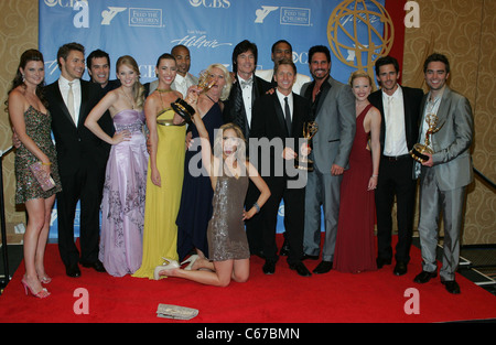 Der kühne & schön im Presseraum für 37th Annual Daytime Entertainment Emmy Awards - PRESS ROOM, Las Vegas Hilton, Las Vegas, NV 27. Juni 2010. Foto von: James Atoa/Everett Collection Stockfoto