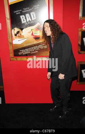 Weird Al Yankovic im Ankunftsbereich für BAD TEACHER Premiere, The Ziegfeld Theatre, New York, NY 20. Juni 2011. Foto von: Desiree Navarro/Everett Collection Stockfoto