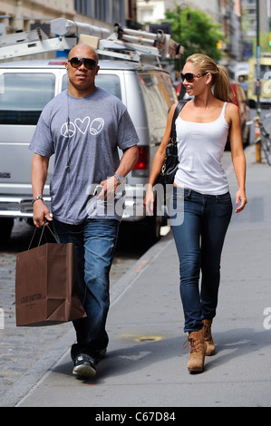 Hines Ward, Kym Johnson, walk in Soho unterwegs für Promi-Schnappschüsse - Mi, New York, NY 25. Mai 2011. Foto von: Ray Tamarra/Everett Collection Stockfoto