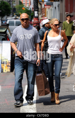 Hines Ward, Kym Johnson, walk in Soho unterwegs für Promi-Schnappschüsse - Mi, New York, NY 25. Mai 2011. Foto von: Ray Tamarra/Everett Collection Stockfoto