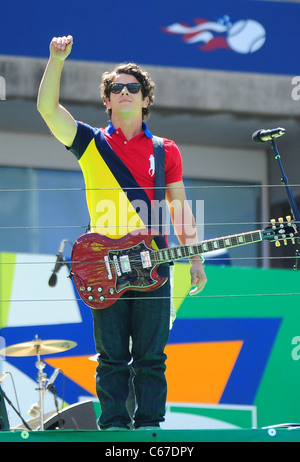 Nick Jonas bei einem öffentlichen Auftritt für 2010 Arthur Ashe Kids Day, USTA Billie Jean King National Tennis Center, Flushing, NY 28. August 2010. Foto von: Gregorio T. Binuya/Everett Collection Stockfoto