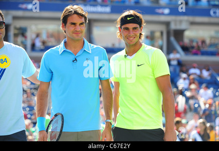 Roger Federer, Rafael Nadal bei einem öffentlichen Auftritt für 2010 Arthur Ashe Kids Day, USTA Billie Jean King National Tennis Center, Stockfoto