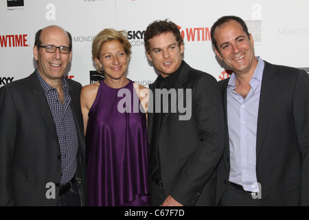 Matt Blank, Edie Falco, Michael C. Hall, David Nevins im Ankunftsbereich für SHOWTIME Pre-Emmy Party, SkyBar im Mondrian Hotel, Los Angeles, CA 28. August 2010. Foto von: Rob Kim/Everett Collection Stockfoto