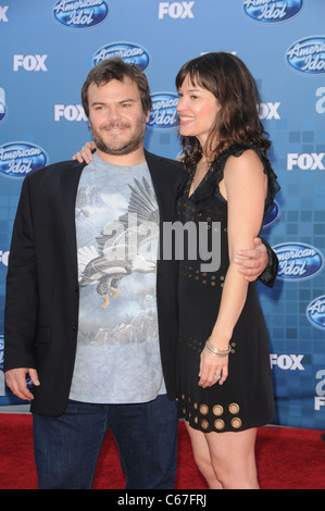 Jack Black und Tanya Haden im Ankunftsbereich für AMERICAN IDOL Grand Finale 2011, Nokia Theatre L.A. LIVE, Los Angeles, CA 25. Mai 2011. Foto von: Dee Cercone/Everett Collection Stockfoto