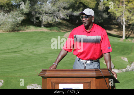 Michael Jordan in die Teilnehmerliste für 10. jährlichen Michael Jordan Celebrity Invitational (MJCI) Eröffnungs-Pressekonferenz, Shadow Creek Golf Course, Las Vegas, NV 30. März 2011. Foto von: James Atoa/Everett Collection Stockfoto