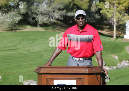 Michael Jordan in die Teilnehmerliste für 10. jährlichen Michael Jordan Celebrity Invitational (MJCI) Eröffnungs-Pressekonferenz, Shadow Creek Golf Course, Las Vegas, NV 30. März 2011. Foto von: James Atoa/Everett Collection Stockfoto