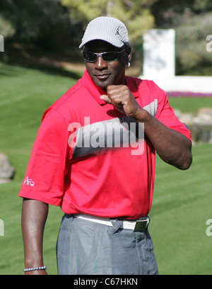 Michael Jordan in die Teilnehmerliste für 10. jährlichen Michael Jordan Celebrity Invitational (MJCI) Eröffnungs-Pressekonferenz, Shadow Creek Golf Course, Las Vegas, NV 30. März 2011. Foto von: James Atoa/Everett Collection Stockfoto