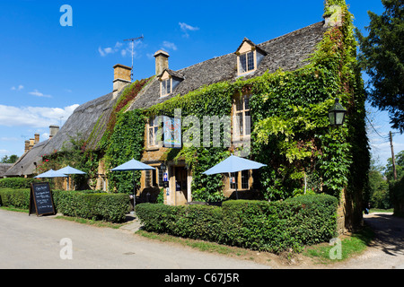 Die Falkland-Arms Pub in Cotswold Dorf große Tew, Oxfordshire, England, Großbritannien Stockfoto