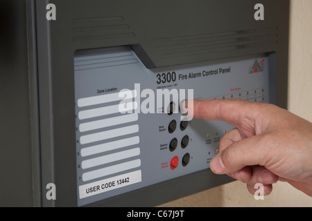 Beschriftete herkömmlichen kommunalen EN54 Brandmeldezentrale Stockfoto