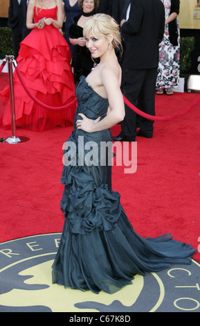 Cara Buono (trägt eine Kleid von J. Mendel) im Ankunftsbereich für 17. jährliche Screen Actors Guild SAG Awards - Ankünfte Teil2, Shrine Auditorium, Los Angeles, CA 30. Januar 2011. Foto von: James Atoa/Everett Collection Stockfoto