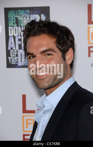 Jordi Vilasuso im Ankunftsbereich für Don't Afraid werden die dunklen Premiere, Regal Kinos L.A. Live, Los Angeles, ca 26. Juni 2011. Foto von: Michael Germana/Everett Collection Stockfoto