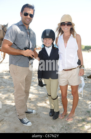 Mark Consuelos, Lola Consuelos, Kelly Ripa in Anwesenheit für 2010 Hampton Classic Horse Show, Schlange hohle Straße Bridgehampton, Stockfoto