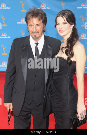 Al Pacino, Lucila Sola im Ankunftsbereich für Academy of Television Arts & Wissenschaften 62. Primetime Emmy Awards - Ankünfte, Nokia Theatre, Los Angeles, CA 29. August 2010. Foto von: Rob Kim/Everett Collection Stockfoto