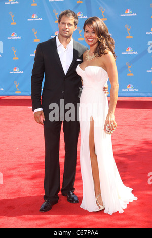 Brooke Burke, David Charvet im Ankunftsbereich für Academy of Television Arts & Wissenschaften 62. Primetime Emmy Awards - Ankünfte, Nokia Theatre, Los Angeles, CA 29. August 2010. Foto von: Rob Kim/Everett Collection Stockfoto