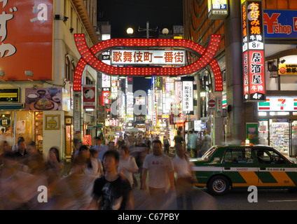 Kabuki-Cho, eine berühmte Nachtleben und Rotlicht - Viertel in Shinjuku Ward, Tokio, Japan. Stockfoto