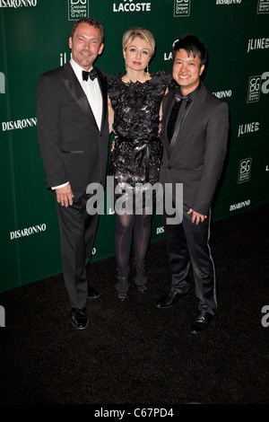 Randall Christensen, Daniella Gschwendtner, Steven Normanlee im Ankunftsbereich für 13. jährliche Costume Designers Guild Awards, Beverly Hilton Hotel, Los Angeles, CA 22. Februar 2011. Foto von: Emiley Schweich/Everett Collection Stockfoto