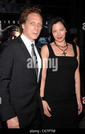 William Fichtner, Kymberly Kalil im Ankunftsbereich für DRIVE ANGRY Premiere, ArcLight Hollywood Theater, Los Angeles, CA am 22 Februar, Stockfoto