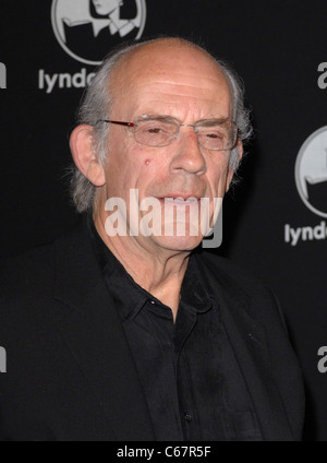 Christopher Lloyd im Ankunftsbereich für Montecito Auszeichnungen bei der 26. jährliche Santa Barbara International Film Festival, Arlington Theatre, Santa Barbara, CA 31. Januar 2011. Foto von: Elizabeth Goodenough/Everett Collection Stockfoto