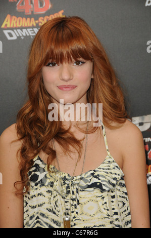 Bella Thorne im Ankunftsbereich für World Premiere von SPY KIDS: ALL TIME IN THE WORLD IN 4D, Regal Kinos L.A. Live, Los Angeles, Stockfoto