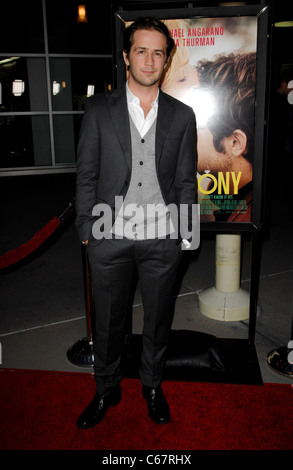 Michael Angarano im Ankunftsbereich für Zeremonie Premiere, Arclight Hollywood, Los Angeles, CA 22. März 2011. Foto von: Elizabeth Goodenough/Everett Collection Stockfoto