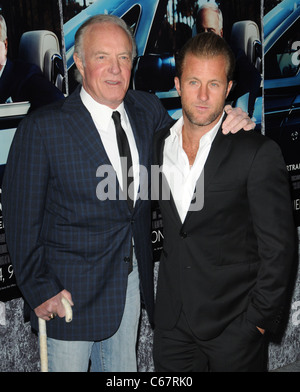 James Caan, Scott Caan im Ankunftsbereich für HIS WAY Premiere, The Paramount Theater, Los Angeles, CA 22. März 2011. Foto von: Dee Cercone/Everett Collection Stockfoto