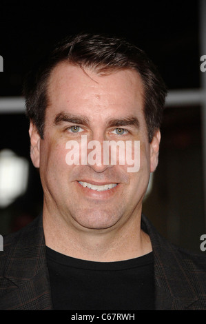 Rob Riggle im Ankunftsbereich für Zeremonie Premiere, Arclight Hollywood, Los Angeles, CA 22. März 2011. Foto von: Michael Germana/Everett Collection Stockfoto