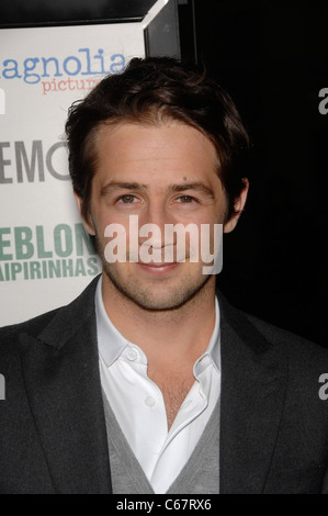 Michael Angarano im Ankunftsbereich für Zeremonie Premiere, Arclight Hollywood, Los Angeles, CA 22. März 2011. Foto von: Michael Germana/Everett Collection Stockfoto